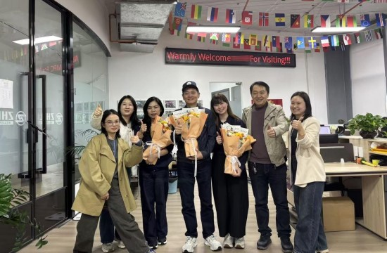 हमारे कारखाने में थाई ग्राहकों के एक प्रतिनिधिमंडल का हार्दिक स्वागत